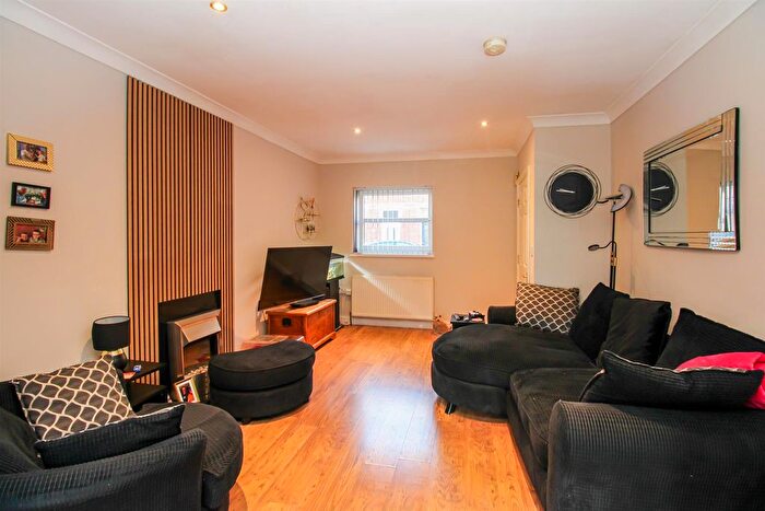 3 Bedroom Terraced House For Sale In Hugh Street, Castleford, WF10