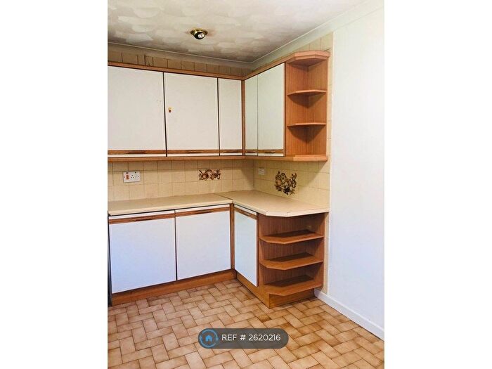2 Bedroom Maisonette To Rent In Llwyn Y Llan Flats, Pontypool, NP4