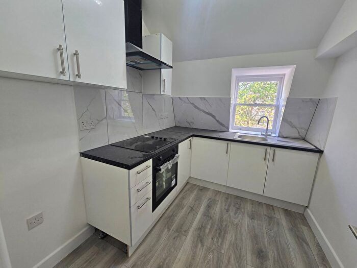 2 Bedroom Flat To Rent In Bow Road, London, E3