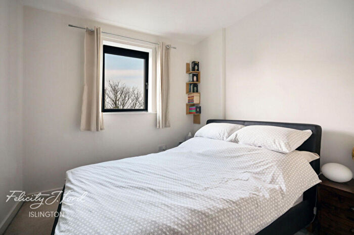 2 Bedroom Flat For Sale In Drayton Park, London, N5
