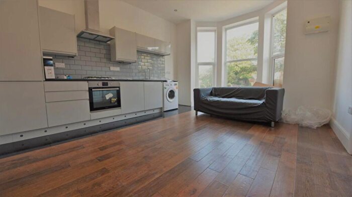 1 Bedroom Flat To Rent In Kelso Road, LS2