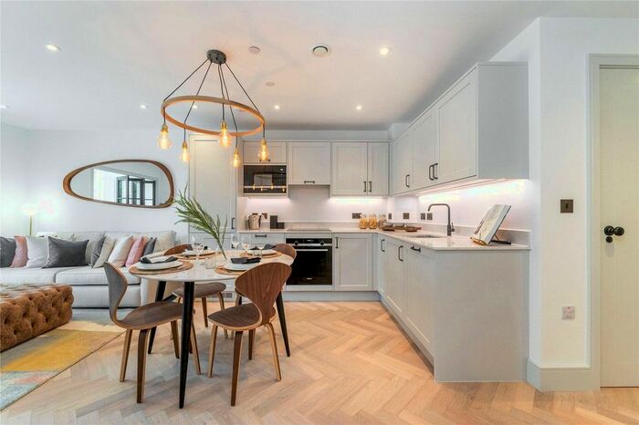 1 Bedroom Flat To Rent In Clifton Mansions, Park Avenue, NW2