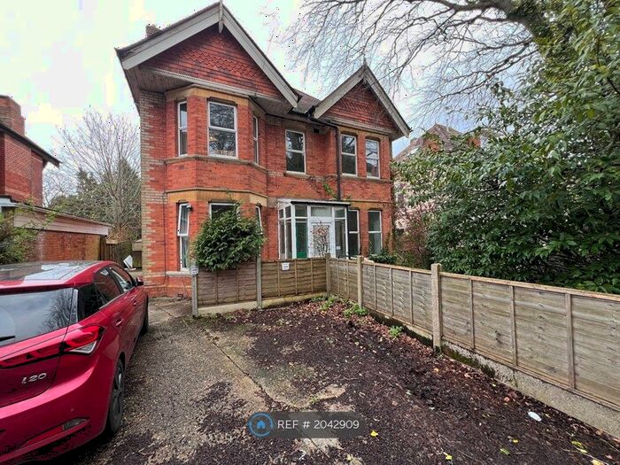 2 Bedroom Flat To Rent In Richmond Park Road, Bournemouth, BH8