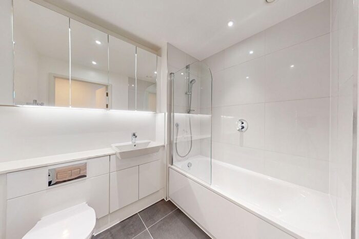 3 Bedroom Flat To Rent In New Kent Road, London, SE1