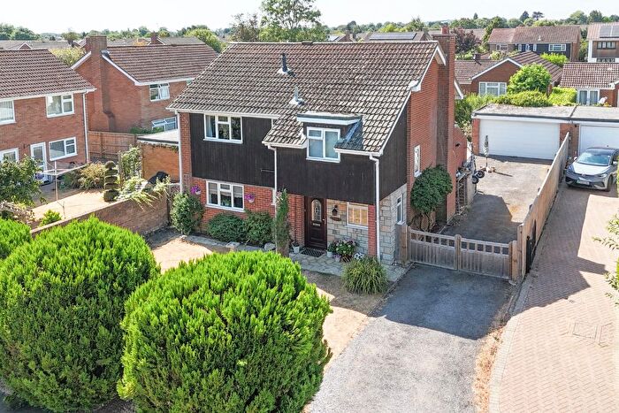 4 Bedroom Detached House For Sale In Avondale, Maidenhead, SL6