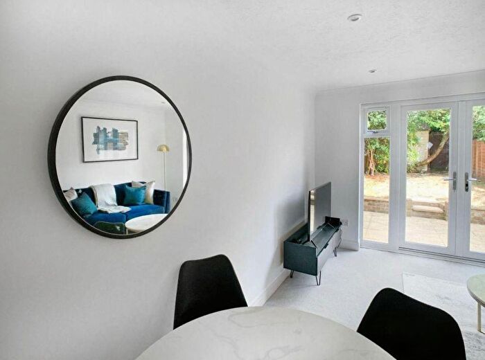 2 Bedroom Flat To Rent In Twyford, RG10