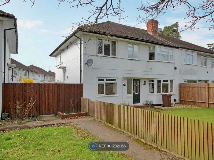 2 Bedroom Maisonette To Rent In Meadowcroft Close, Horley RH6