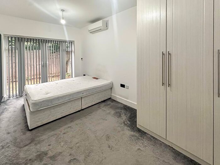 2 Bedroom Flat To Rent In Hortus Road, Southall, UB2