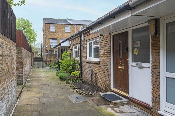 1 Bedroom Terraced House To Rent In Brownlow Road, Dalston, London, E8