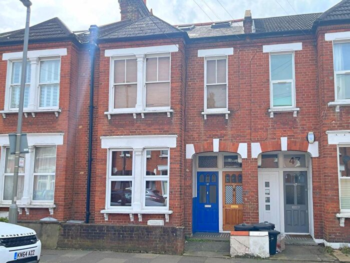 2 Bedroom Flat To Rent In Glasford Street, Tooting, London, SW17