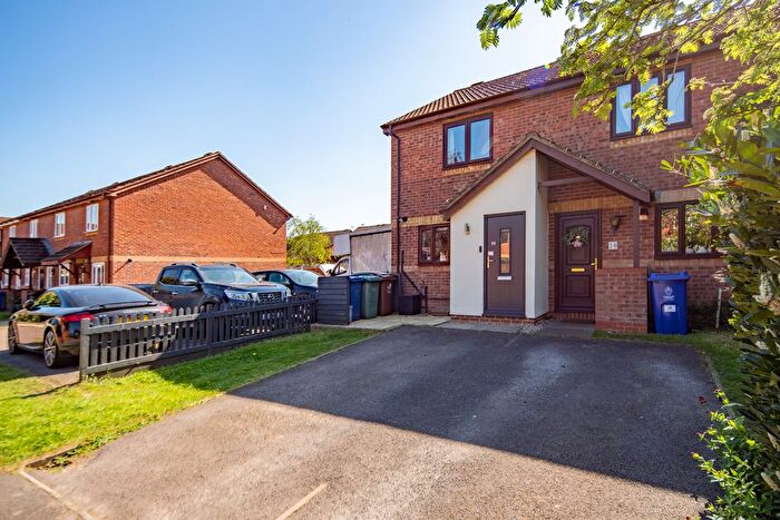 2 Bedroom End Of Terrace House For Sale In Coopers Green, Bicester, OX26