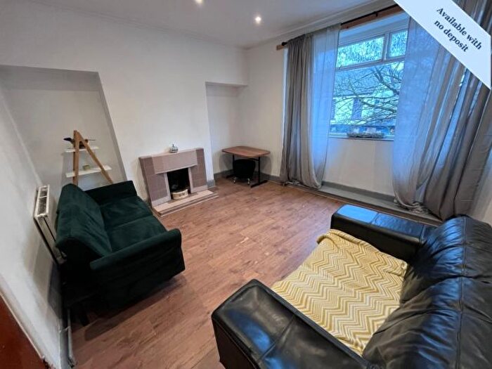 3 Bedroom Flat To Rent In Flat, Brynymor Road Brynmill Swansea, SA1
