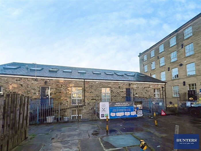 2 Bedroom Flat For Sale In The Weaving Shed, Wharf Street Sowerby Bridge, HX6