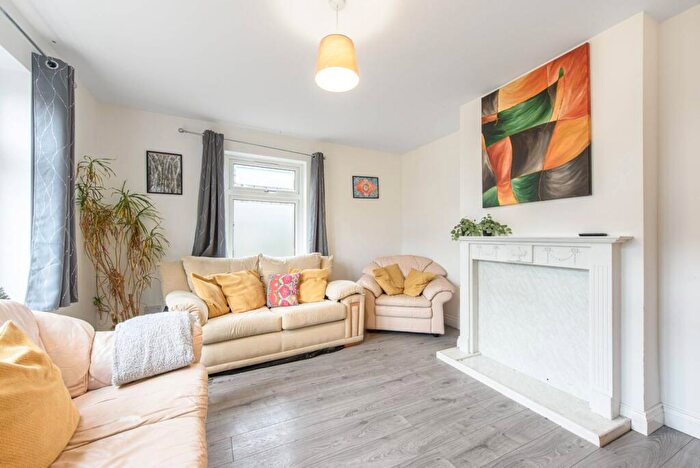 4 Bedroom Detached House To Rent In Rushden Gardens, Mill Hill, London, NW7