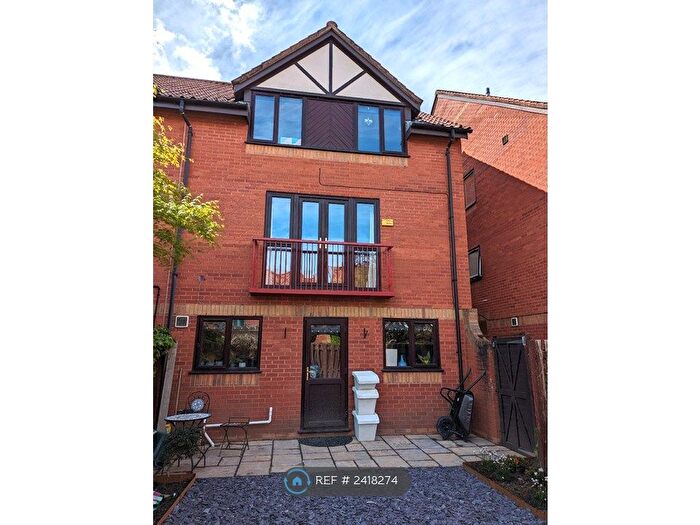 2 Bedroom Semi-Detached House To Rent In Westbrooke Court, Bristol, BS1