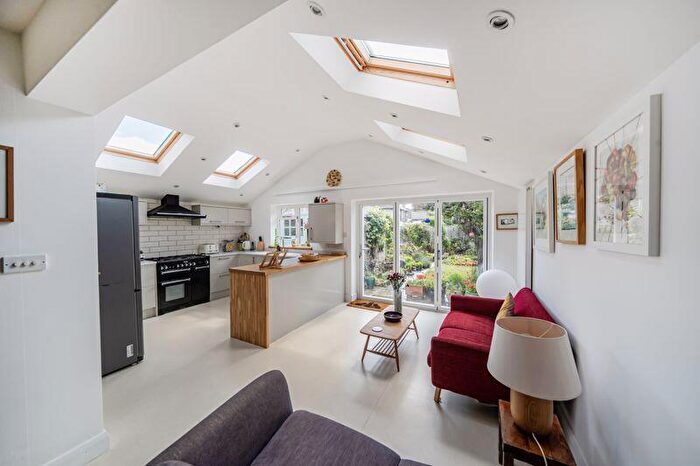 4 Bedroom Semi-Detached House For Sale In Margaret Road, Oxford, OX3