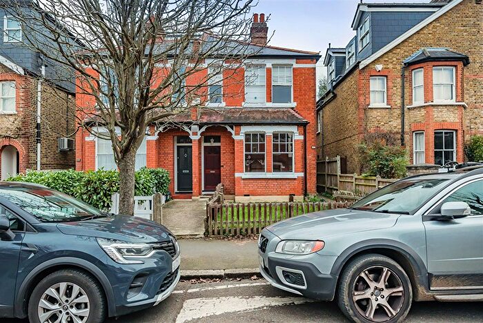 1 Bedroom Flat For Sale In Ellerton Road, Surbiton, KT6
