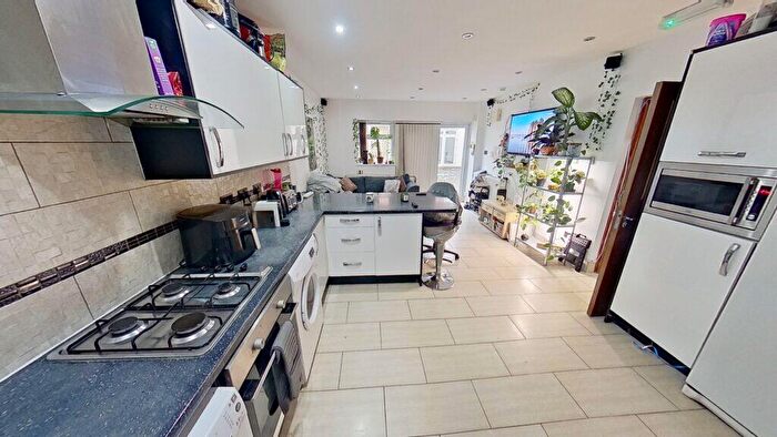 6 Bedroom House To Rent In B Dawlish Road, Selly Oak, Birmingham, B29