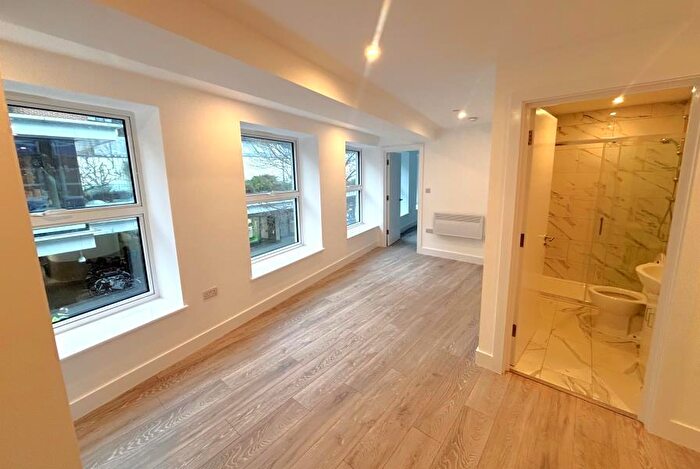 1 Bedroom Flat To Rent In Woking, Surrey, GU21