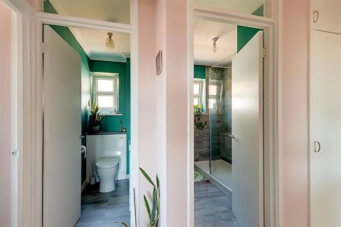 1 Bedroom Flat For Sale In Downview Road, Worthing, BN11