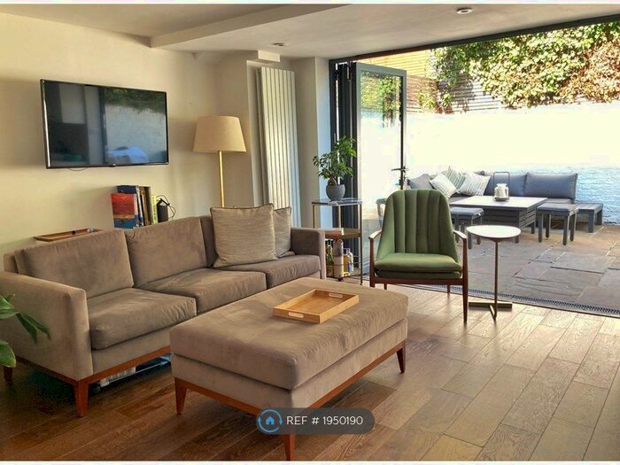 2 Bedroom Flat To Rent In A Fulham Palace Road, London, SW6