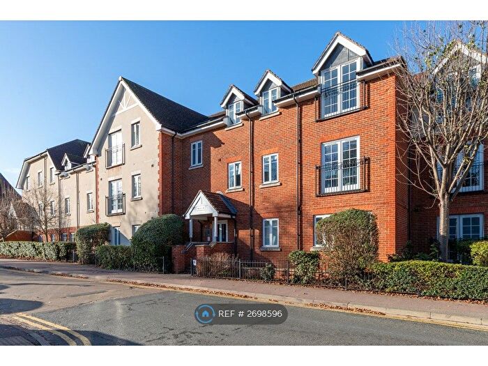 2 Bedroom Flat To Rent In Whinbush Road, Hitchin, SG5