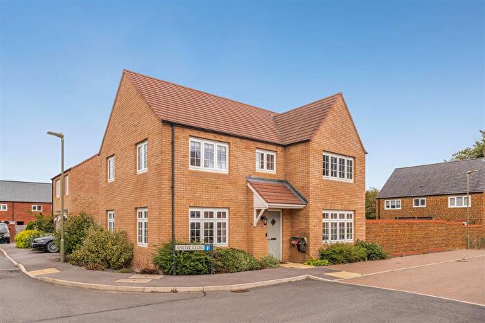 4 Bedroom Detached House For Sale In Anstee Close, Banbury, OX16