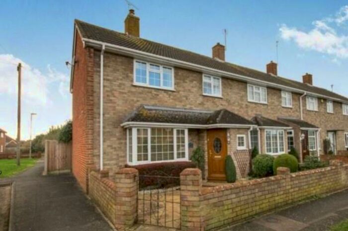 3 Bedroom End Of Terrace House To Rent In Basingstoke, Hants, RG22