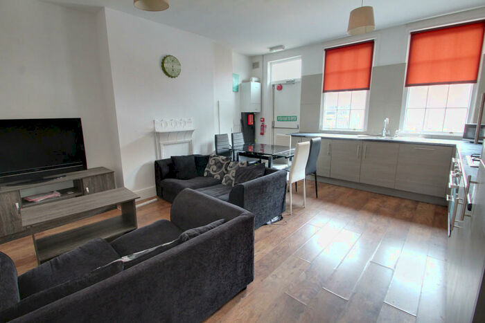 4 Bedroom Apartment To Rent In Westcotes Drive, Leicester, LE3