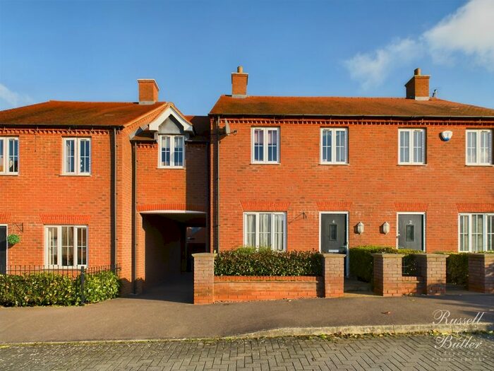 3 Bedroom Terraced House To Rent In Honeycomb Way, Buckingham, MK18