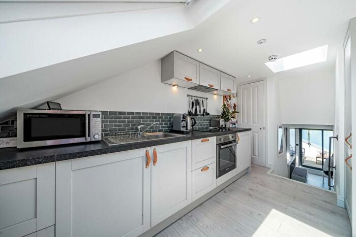 1 Bedroom Flat For Sale In Oakhill Road, Putney, SW15