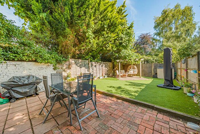 2 Bedroom Maisonette For Sale In Layton Court, Weybridge, Surrey, KT13