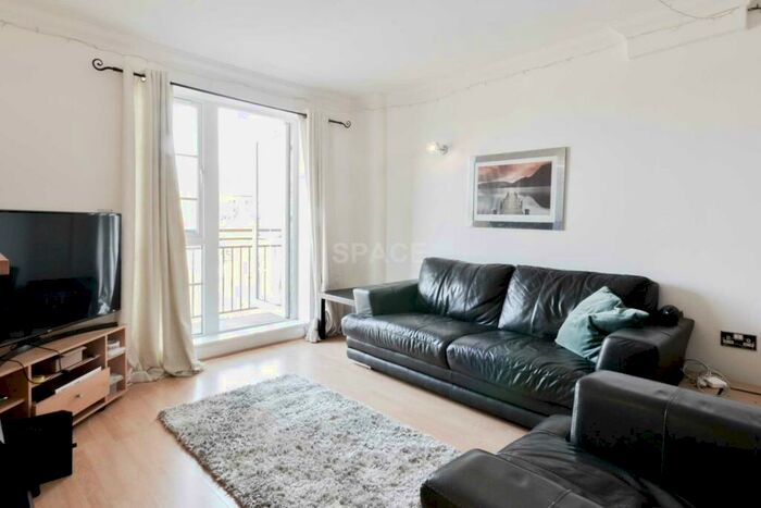 3 Bedroom Flat To Rent In Riverside House, Reading, Berkshire, RG1