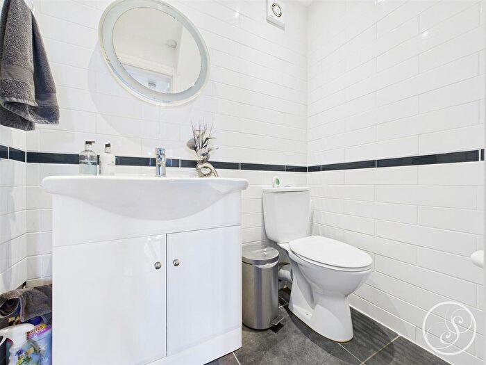 4 Bedroom Detached House For Sale In Selby Road, Leeds, LS15