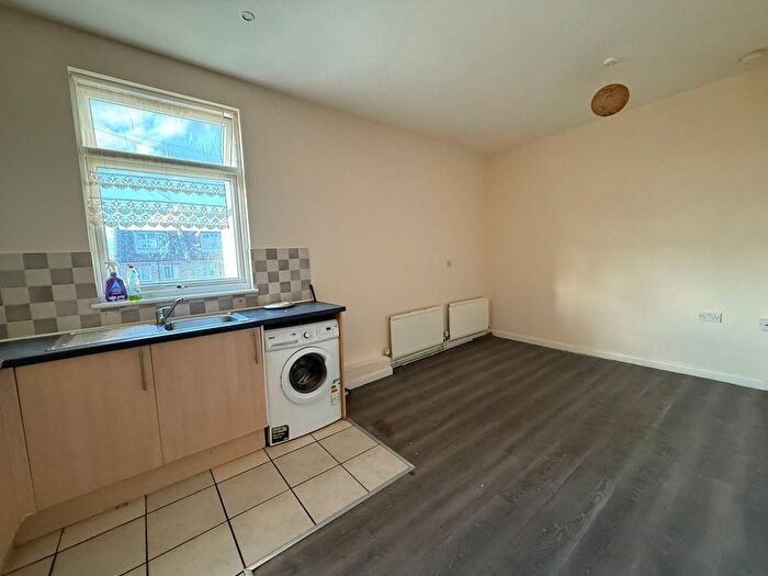 2 Bedroom Flat To Rent In Ilford, IG1
