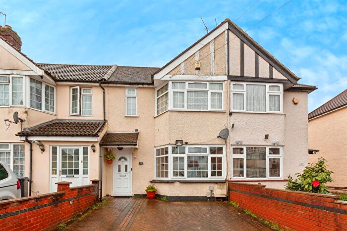 3 Bedroom Terraced House For Sale In Waterbeach Road, Slough, SL1
