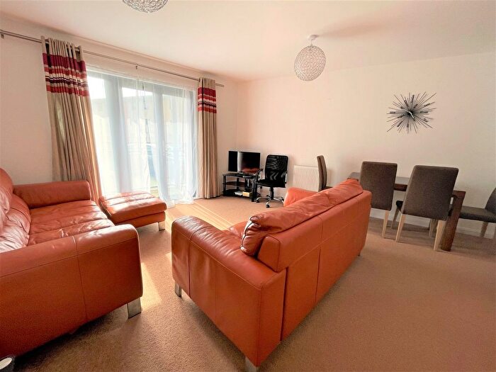 2 Bedroom Flat To Rent In St Margarets Court, Swansea, SA1
