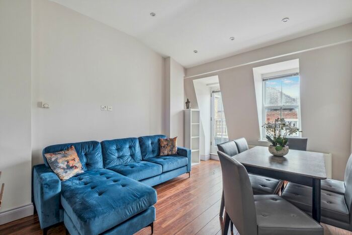 2 Bedroom Mews To Rent In Weymouth Mews, Marylebone, W1G