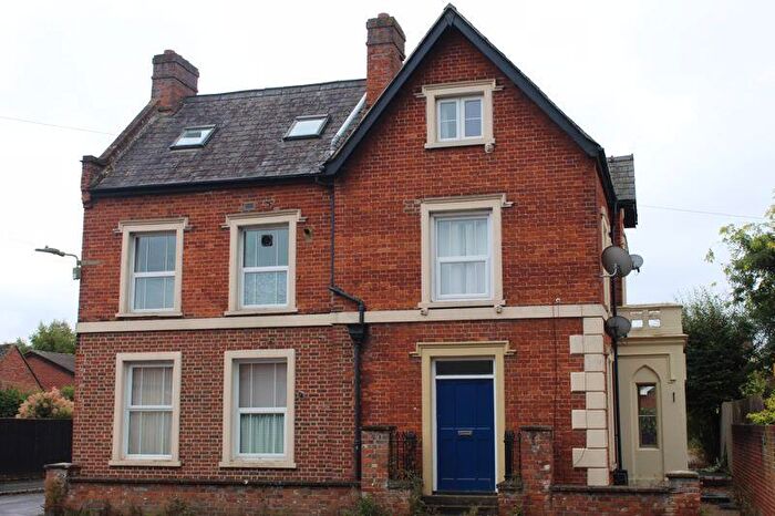 1 Bedroom Detached House To Rent In Top Floor One Bed Apartment, OX11
