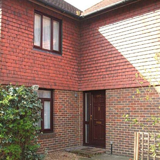 4 Bedroom Semi-Detached Bungalow To Rent In St James's Road, Bermondsey, SE1