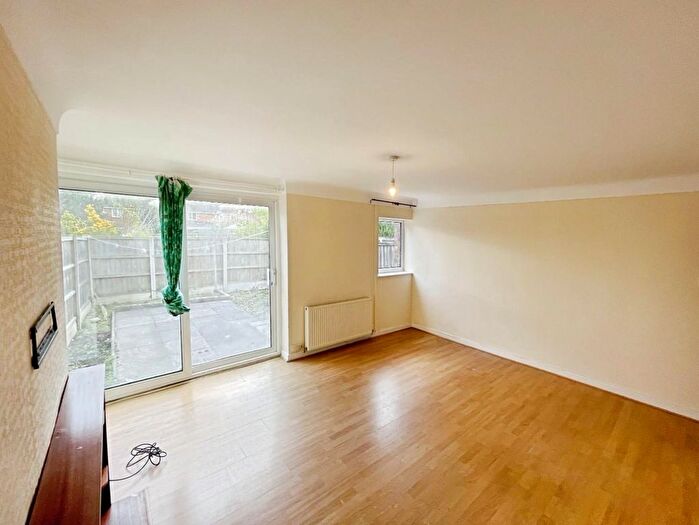 3 Bedroom Town House For Sale In Dawn Gardens, Whitby, Ellesmere Port, CH65