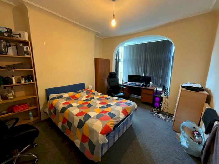 5 Bedroom Semi-Detached House To Rent In Beeston Road, Nottingham, Nottinghamshire, NG7