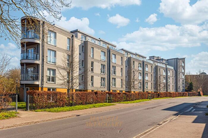 2 Bedroom Flat For Sale In West Green Drive, Crawley, RH11