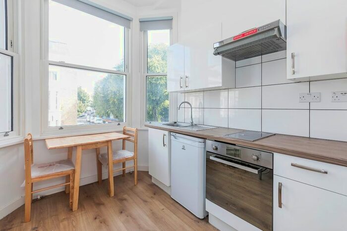 Studio To Rent In Warwick Road, Earls Court, London, SW5