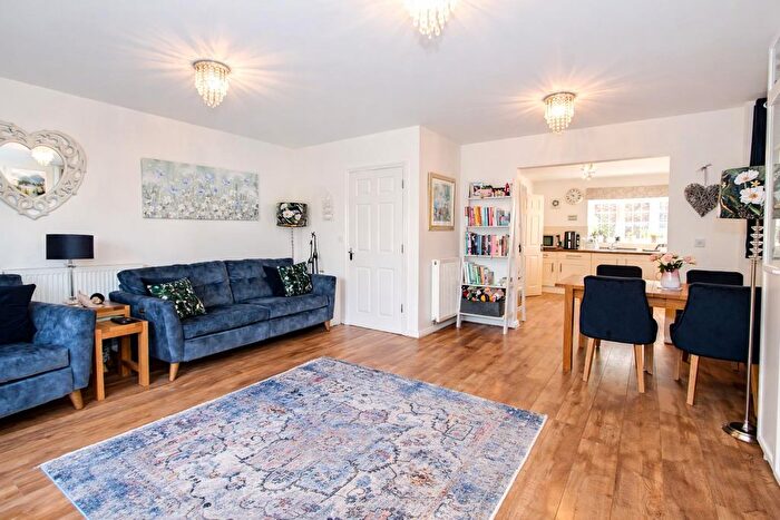 3 Bedroom Semi-detached House For Sale In South Tadworth Farm Close, Tadworth, KT20