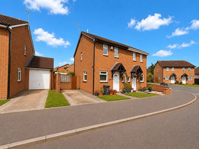 2 Bedroom Semi-Detached House For Sale In Kestrel Drive, Swindon, SN3