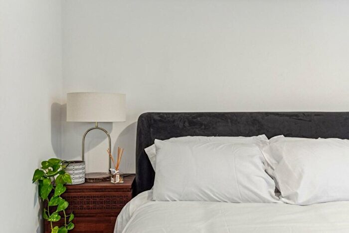 2 Bedroom Flat For Sale In Falcon Road, Battersea, SW11