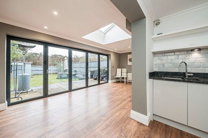 1 Bedroom Flat To Rent In Glebe Side, Twickenham, TW1