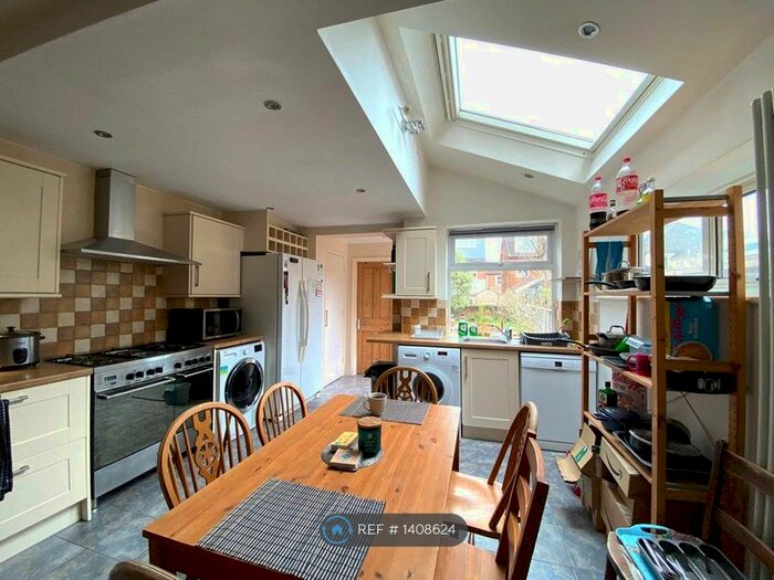 4 Bedroom Semi-Detached House To Rent In Dapdune Road, Guildford, GU1