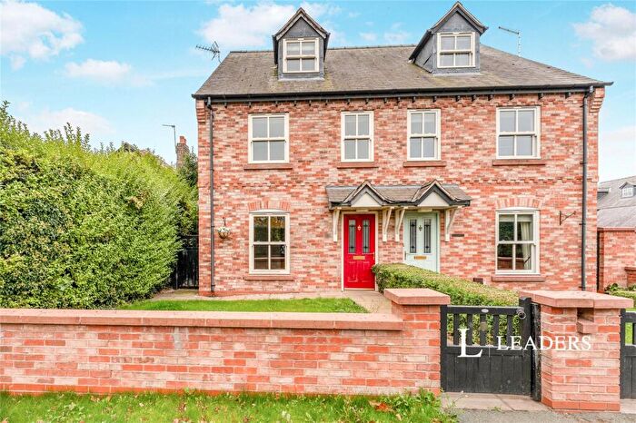 4 Bedroom Semi-Detached House To Rent In Castle Gate, Holt, LL13